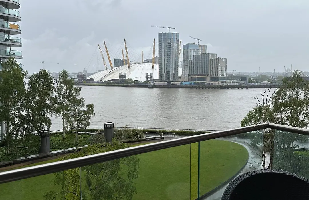 Luxurious 2 Bedroom Apartment In Canary Wharf-1