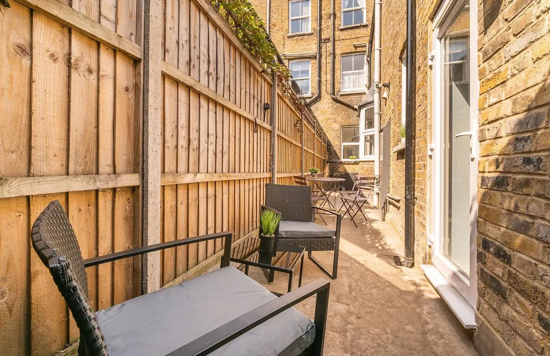Stylish Apartment By London Eye With A Small Garden-1