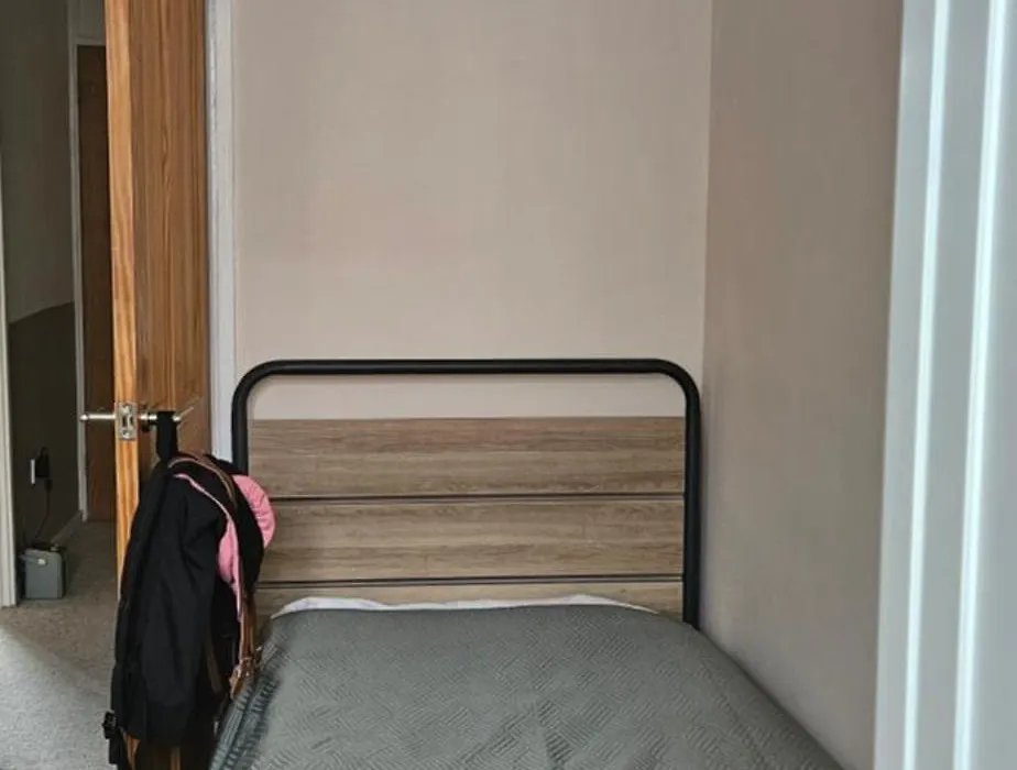 Small East London Room -Girls Only-1