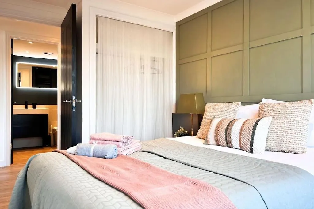 The View - Kensington-1