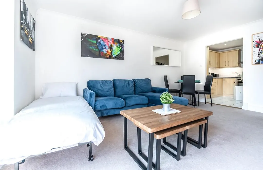 Luxury Apartment In Canary Wharf-1
