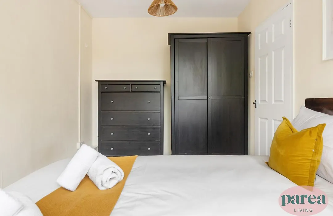 Parea Living - Cosy Flat With Skyline Views Beside Canary Wharf-1