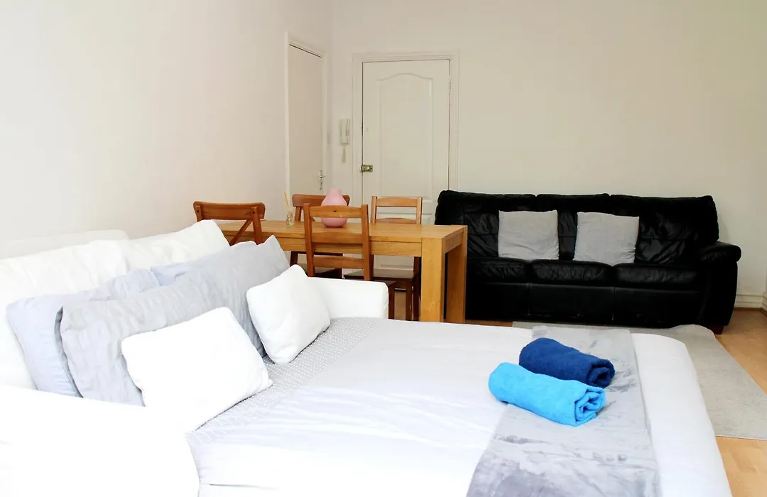 Large Garden Apartment On Golders Green High Road-1
