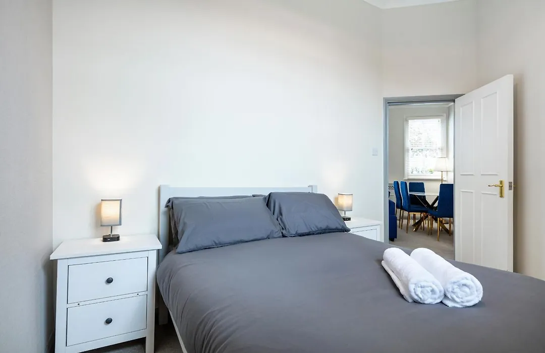 5A - Bright And Airy 2 Bedroom Apartment - Close To Central-1