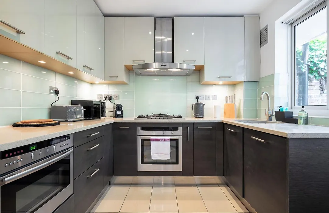 Rare 4Beds Townhouse In Kensington With Patio-1