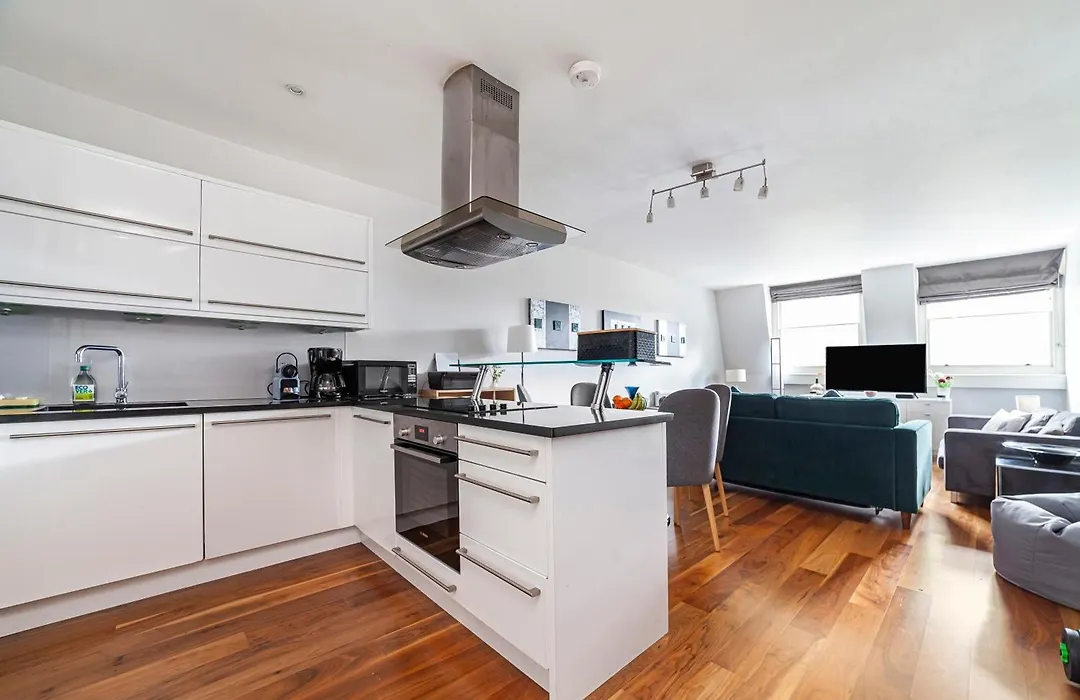 Deluxe Holborn Two Bedroom Apartment-1