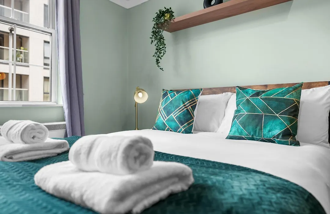 Chic 2 Bedroom Apartment Near Liverpool Street By Gold Stays-1