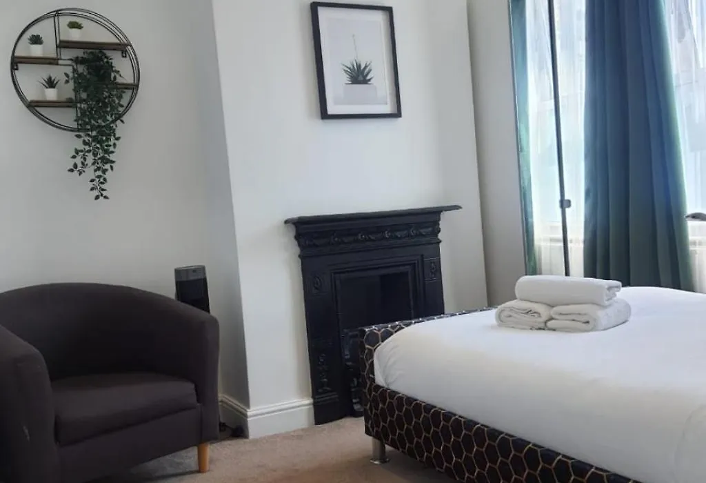 Charming Tower Bridge Apartment-1