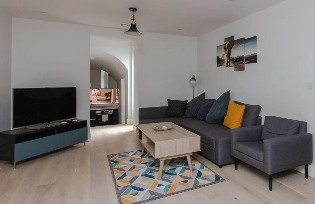 Spacious And Modern Apartment In Pimlico-1