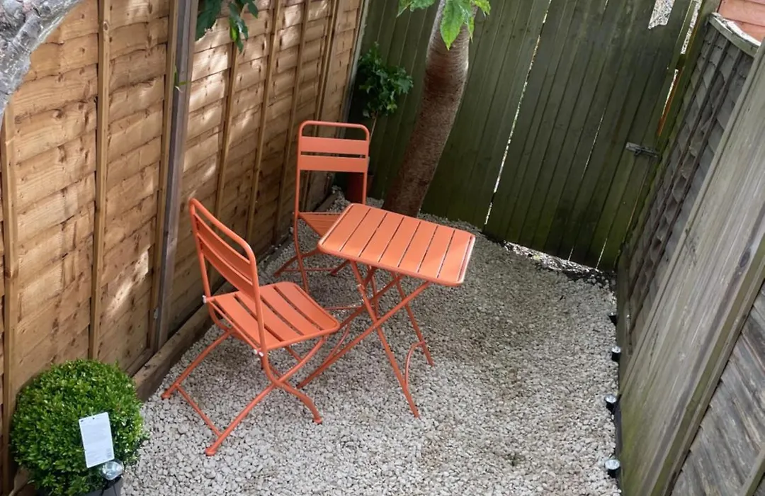 Super Convenient For Central London - Large 2 Double Bed Apartment 30 Seconds Walk To Platform Train Station And 19 Mins To London Waterloo-1