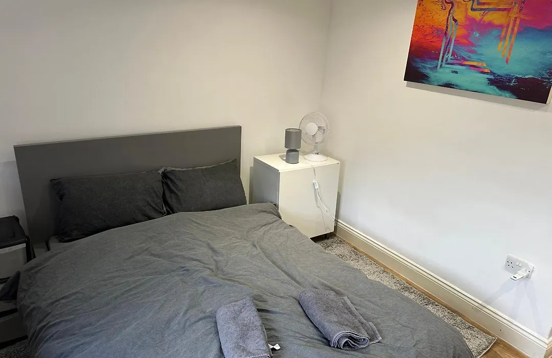 1 Bedroom Studio London S8-1