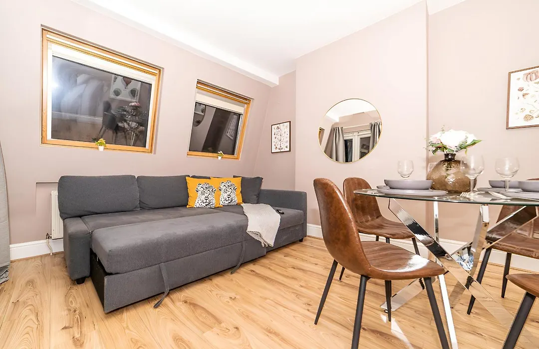 Olympia-Museums-KensingtonLondon Apartment-1