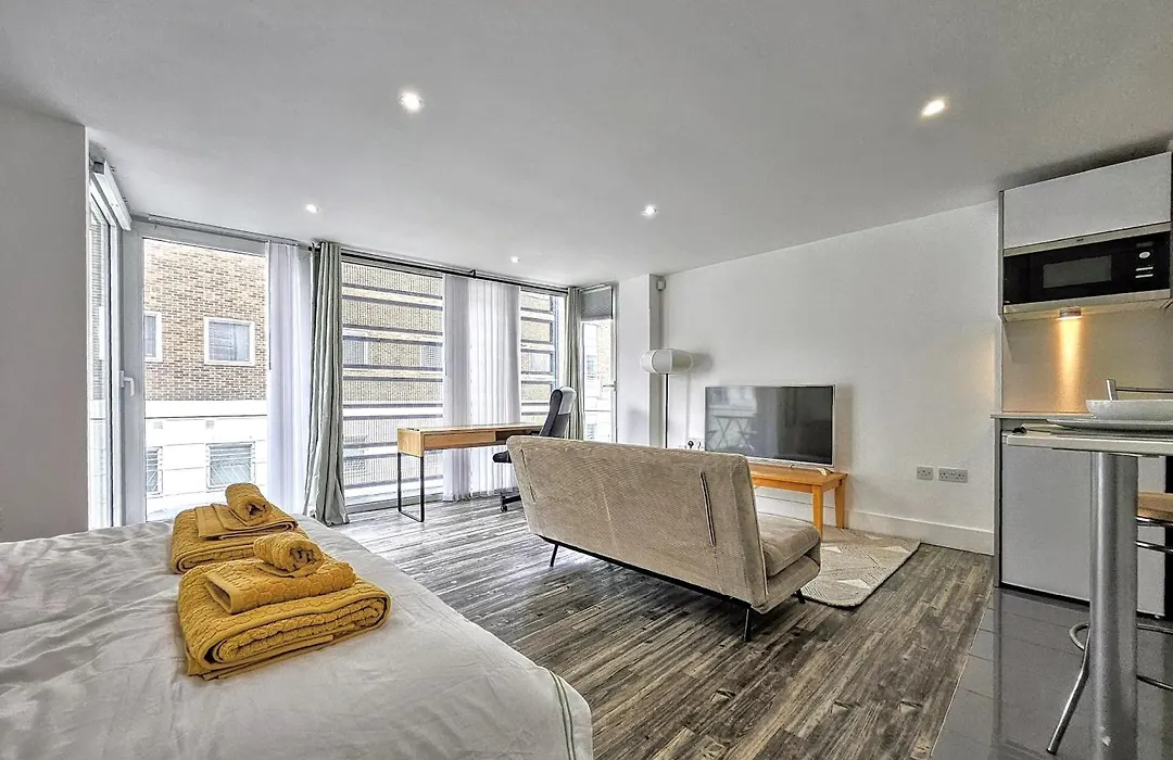 City Waterside, Old Street, Angel, Entire Private Apartment-1