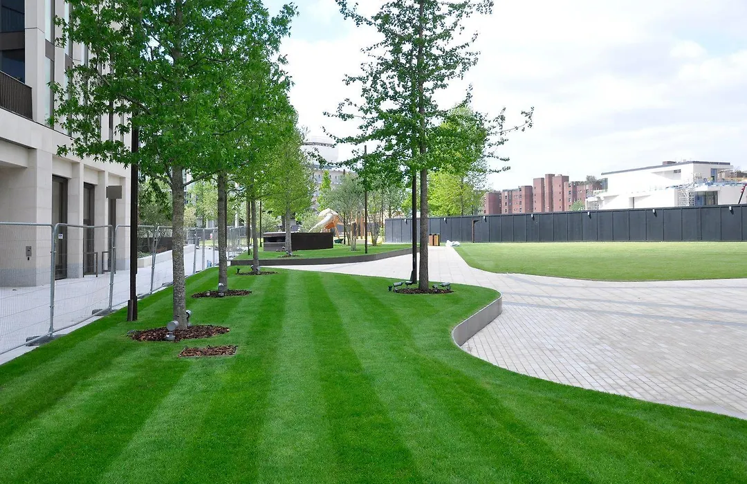 Battersea Power Station - Winter Garden Balcony & 1Gb Wifi - Luxurylondonstays-1