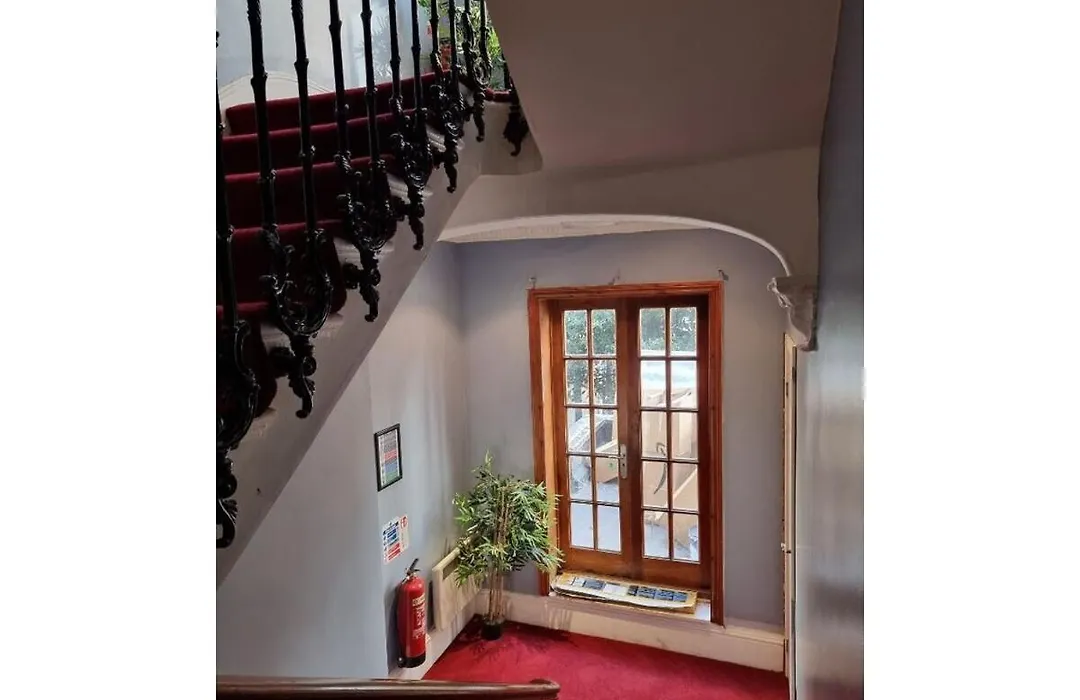 Stunning Studio For 2 Near Hyde-F303-1