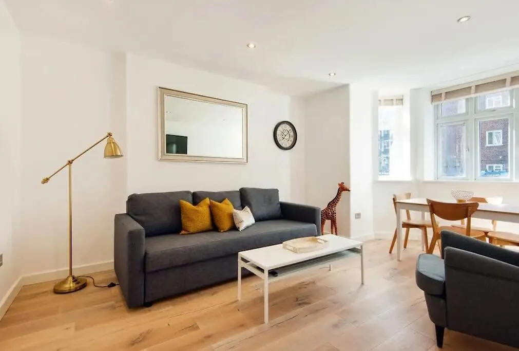 Cozy 1 Bedroom Apartment In Notting Hill-1