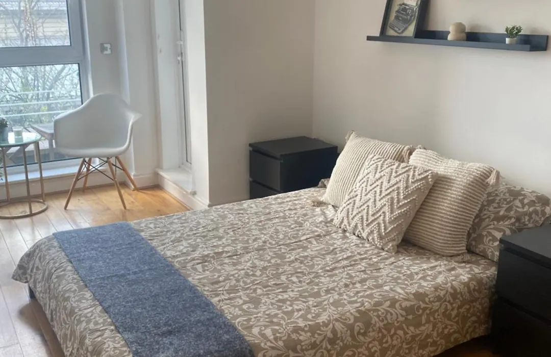 2 Bedroom Flat In Riverside West-1