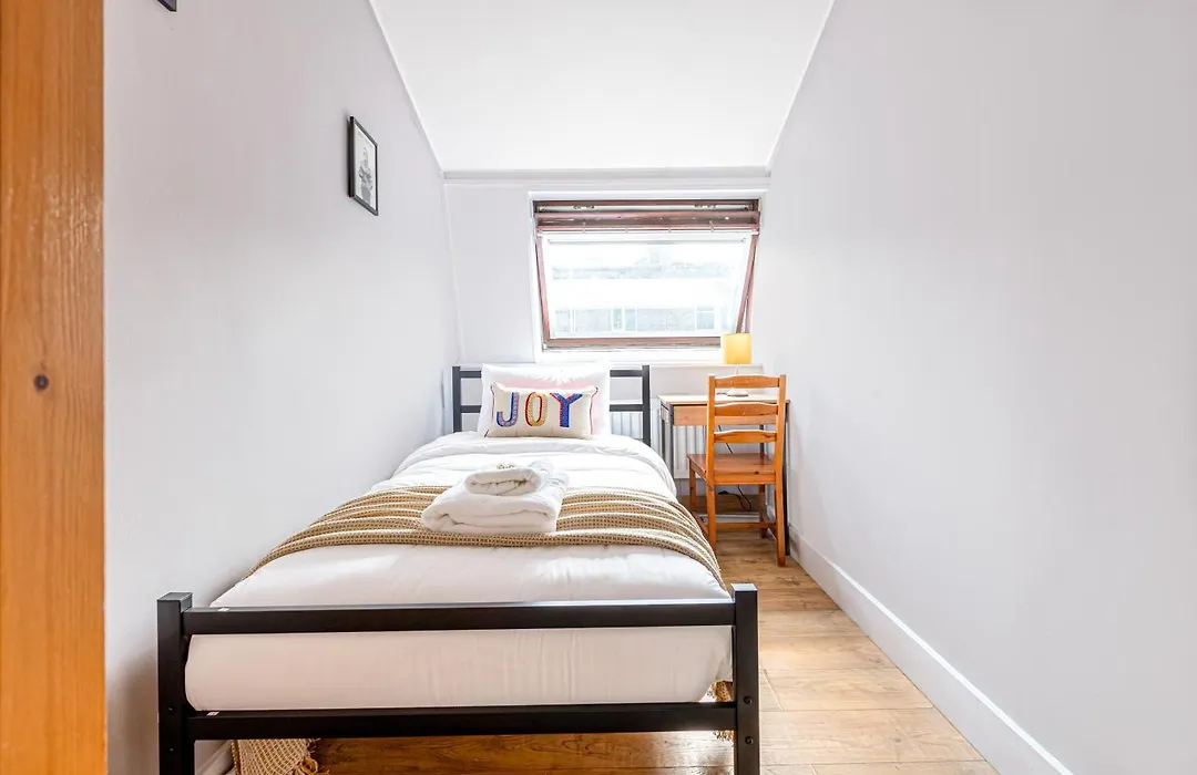 Magnificent 3Br Apt With Balcony-1