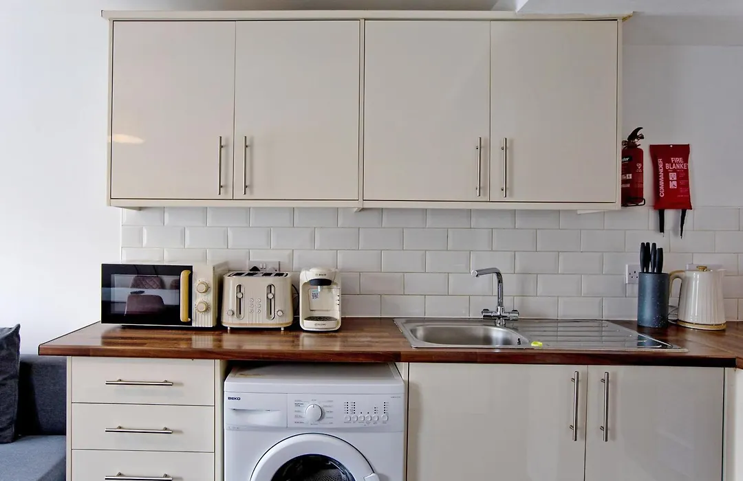 Imperial Corner House-Whitechapel Apartment-1