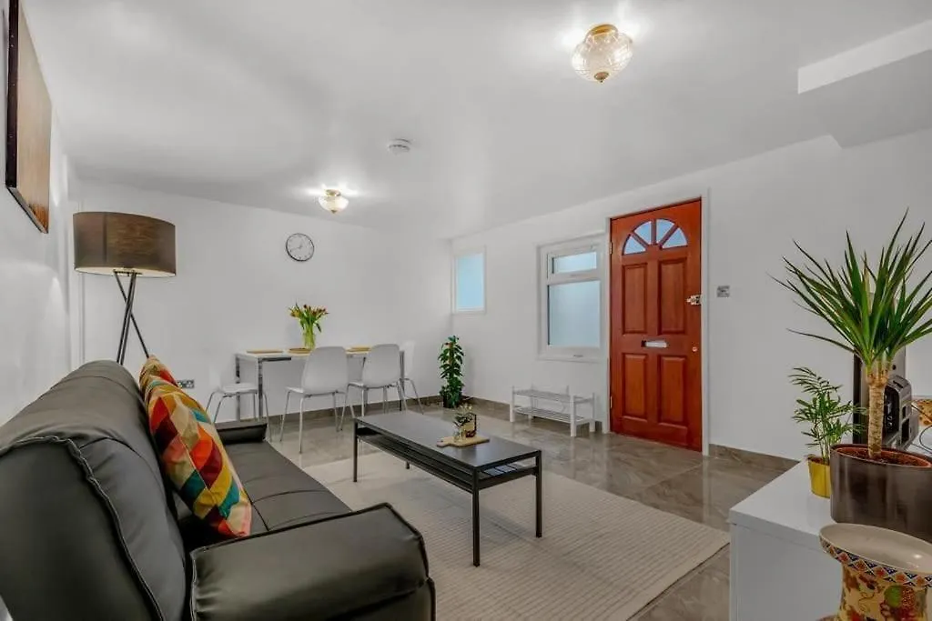 Beautiful Camden Town Apartment-1