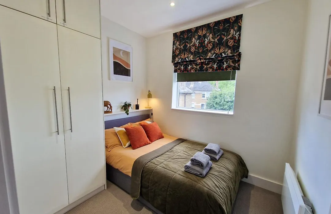 1-Bed Apartment, Close To Kensington Olympia With Free Wi-Fi & Netflix-1