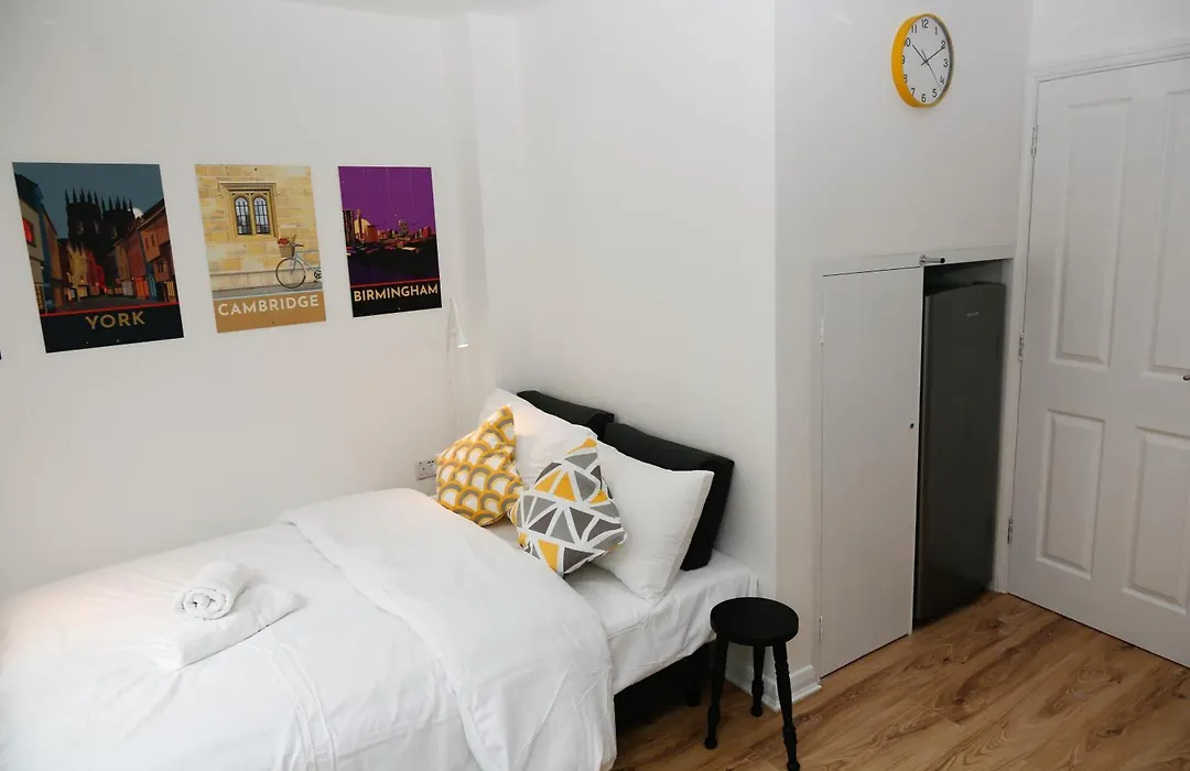 New Luxury Apartments In Central London Next To Shops, Cafes, Bars & Metro-1