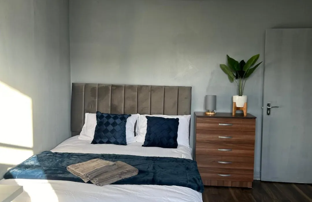 Luxury Room In A 4 Bedroom Flat! 4 Minutes Walk To Kingscross, St Pancras-1