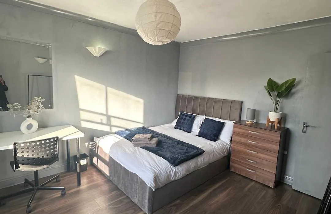 Luxury Room In A 4 Bedroom Flat! 4 Minutes Walk To Kingscross, St Pancras-1