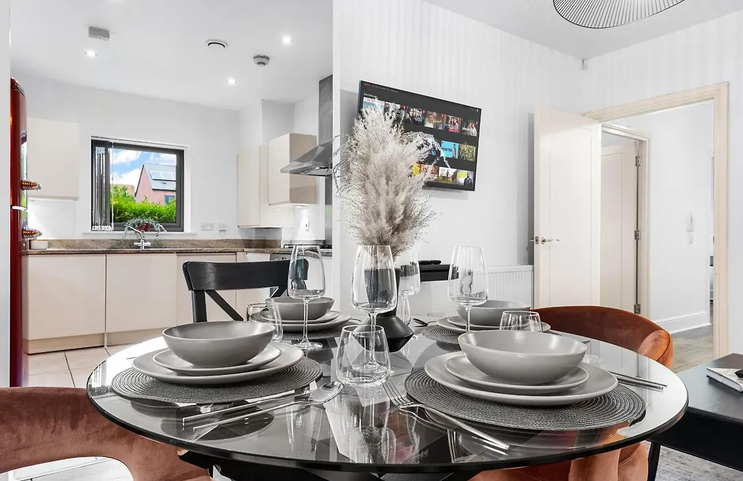 Modern 2 Bedroom Apartment In Uxbridge London Free Parking-1