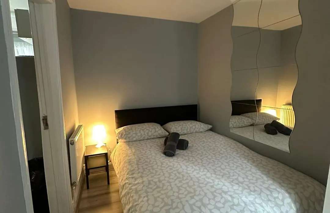 Central London - Ground Floor 2 Bedrooms Apartment-1