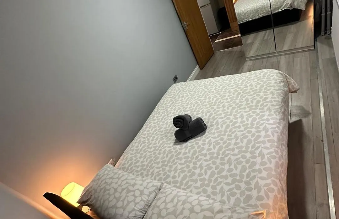 Central London - Ground Floor 2 Bedrooms Apartment-1