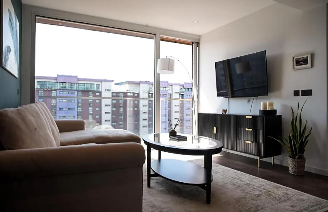 Chic Luxury Living In Battersea Power Station-1