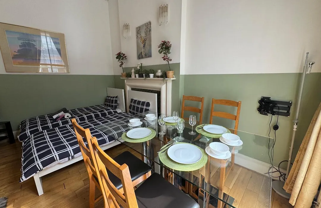 Central And Affordable Flat For 6 People In Zone 1 - 7 Min Walking To Oxford Street - With Breakfast Included-1