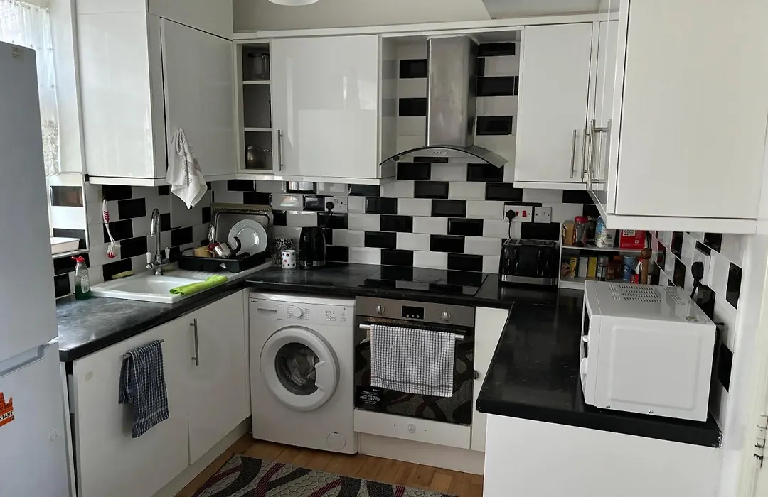 Spacious 2 Bedroom House With Garden-1