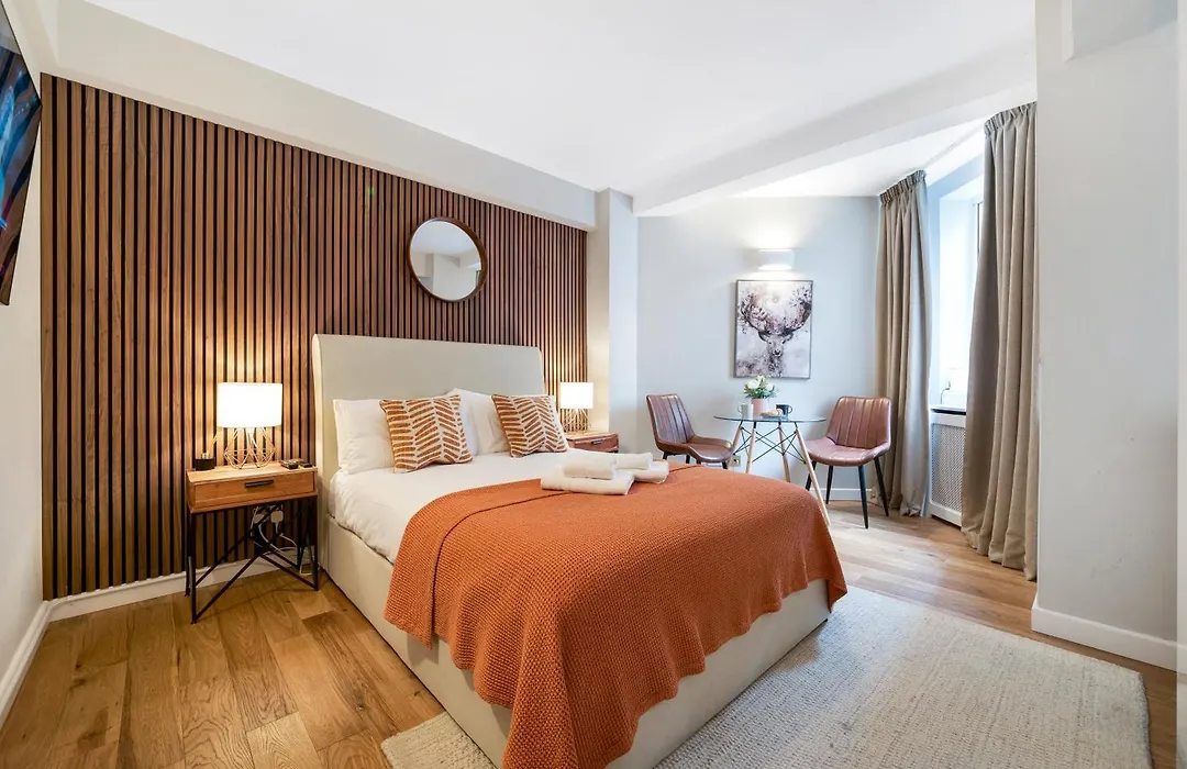 Elegant Apartment In Chelsea-1