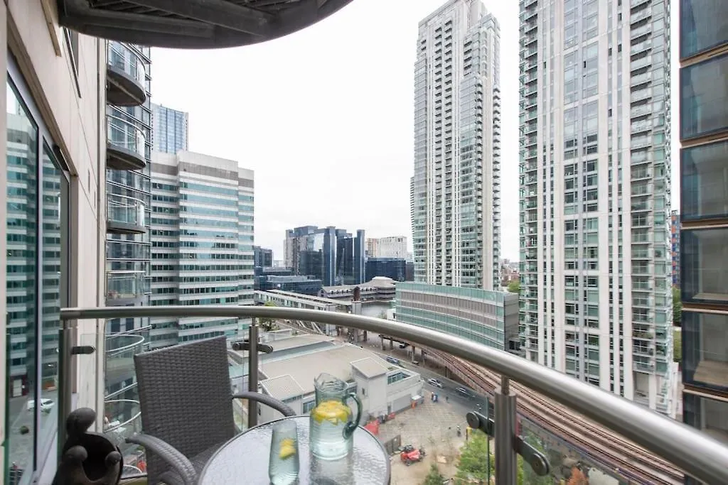 Canary Wharf - Chic 2 Bed - Free Parking, Sleeps 4-1