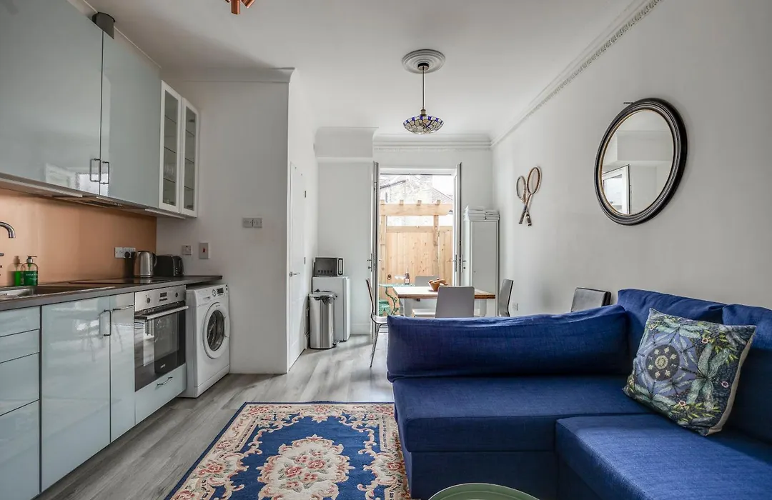 Bright 2-Bed In Wimbledon - 3 Min Walk To Tube-1
