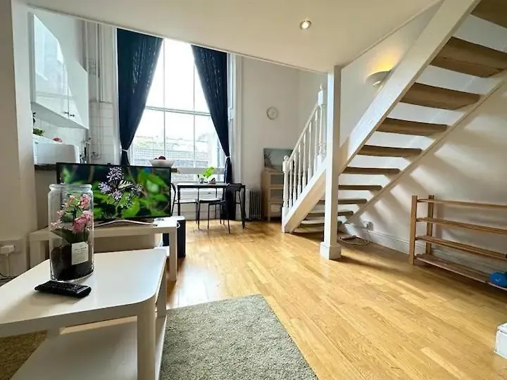 Duplex Studio By Hyde Park- 8-1
