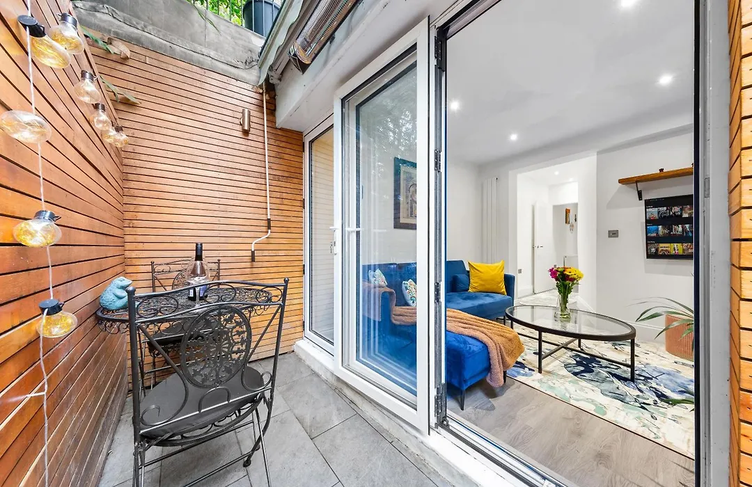 Modern 1 Bed Flat In Barnes Near River Thames-1