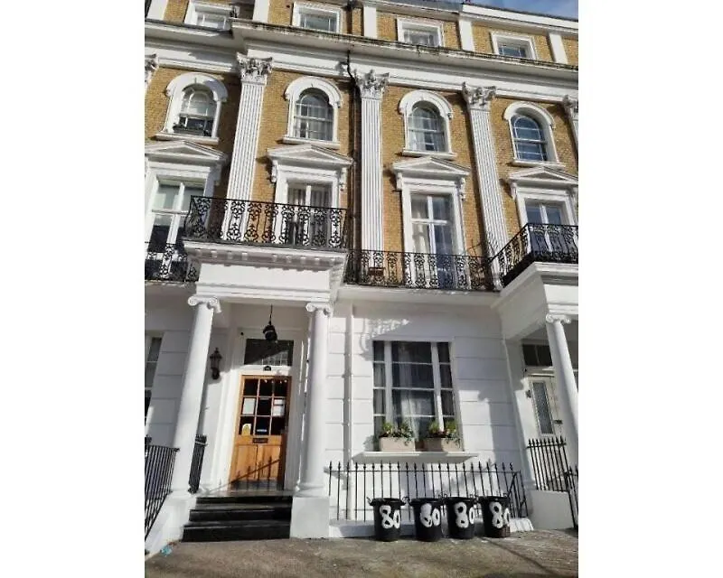 F302-3Rd Floor Studio For 2 Near Hyde Park-1