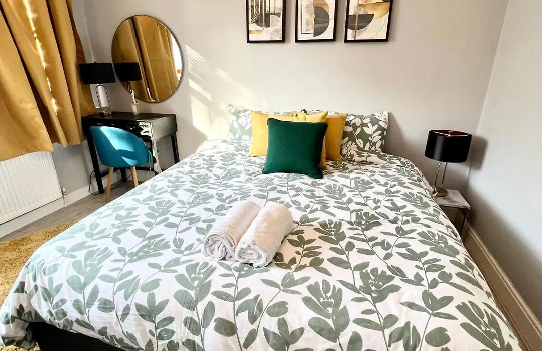 Modern 2 Bed Near Mall And Parking-1