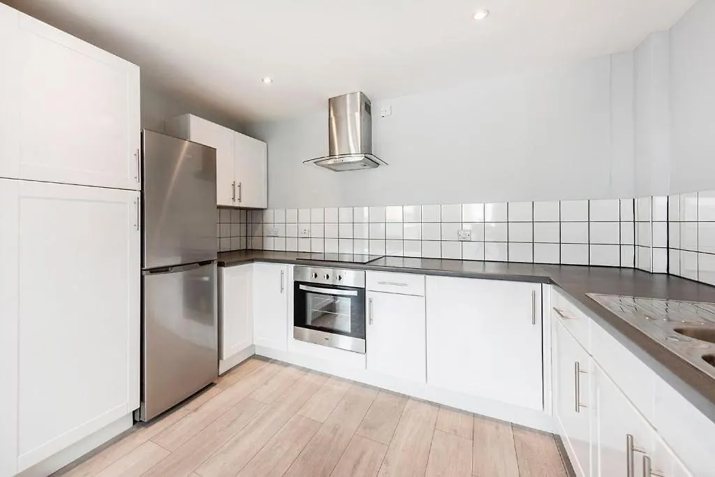 Contemporary Camden Apartment P2-1