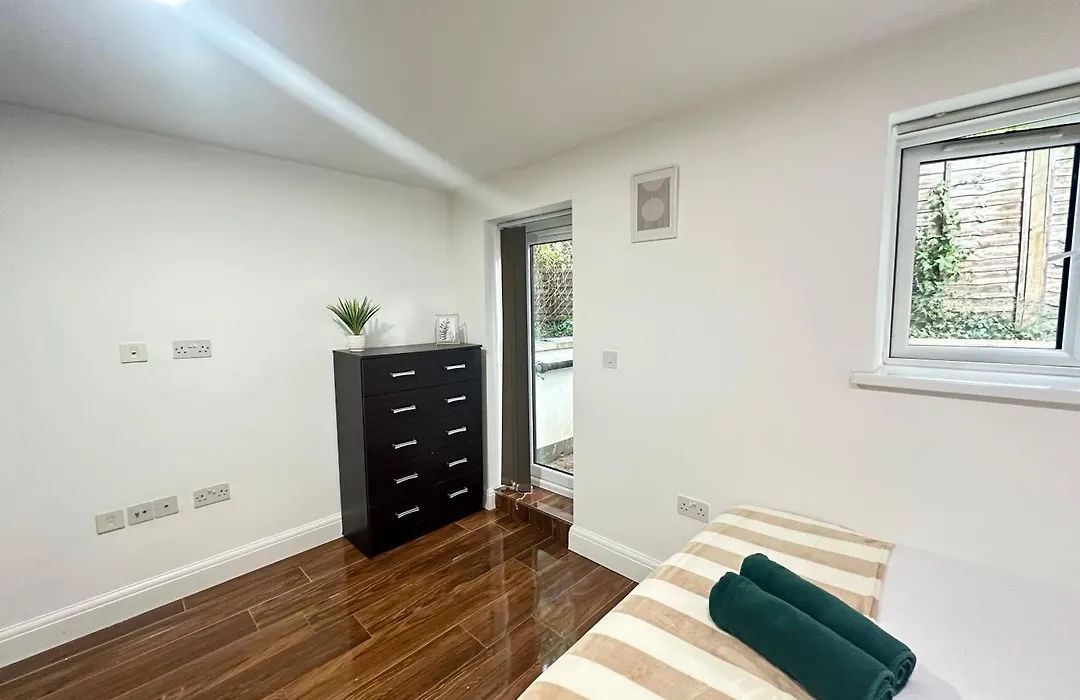 Muswell Hill Area Apartment-1