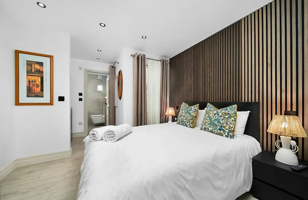 Nine Elms Urban Suites-1