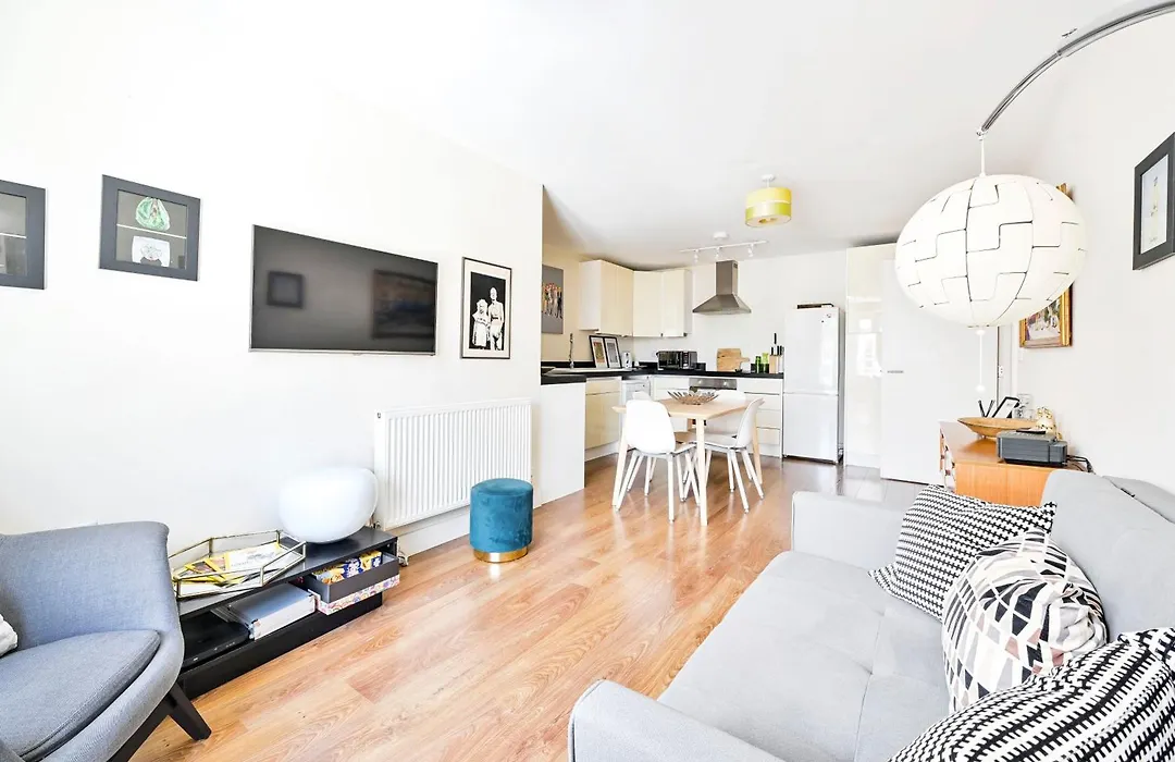 2 Bed Flat Next Old Street Tube-1
