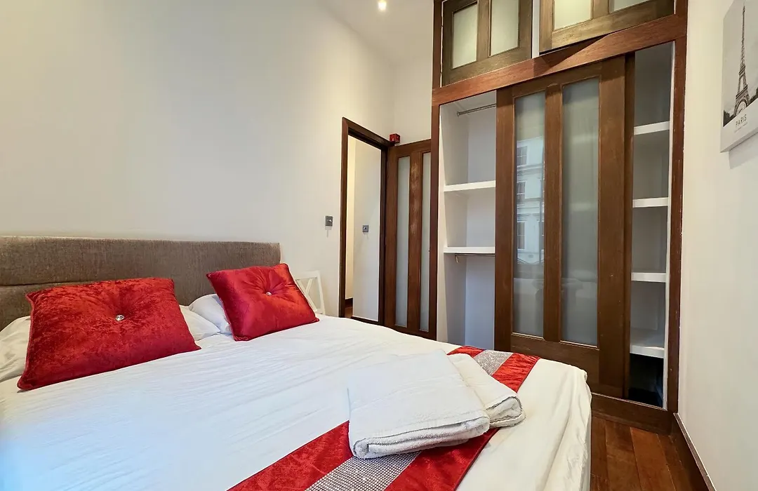 Kensington Premium Three Bed Suites-1