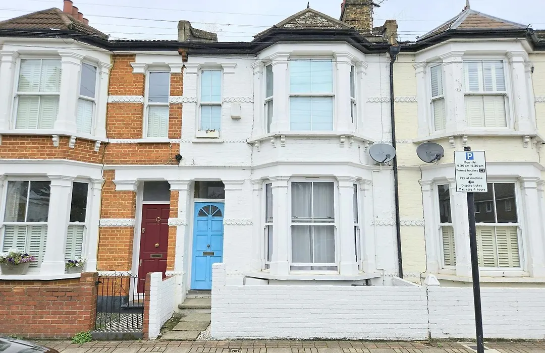 Two Bedroom Flat With Private Patio In Battersea-1