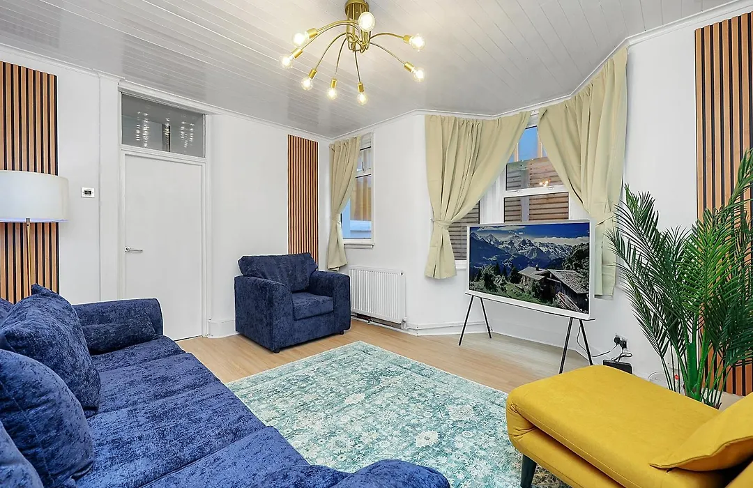 5 Bed Town-House By Harlington-1