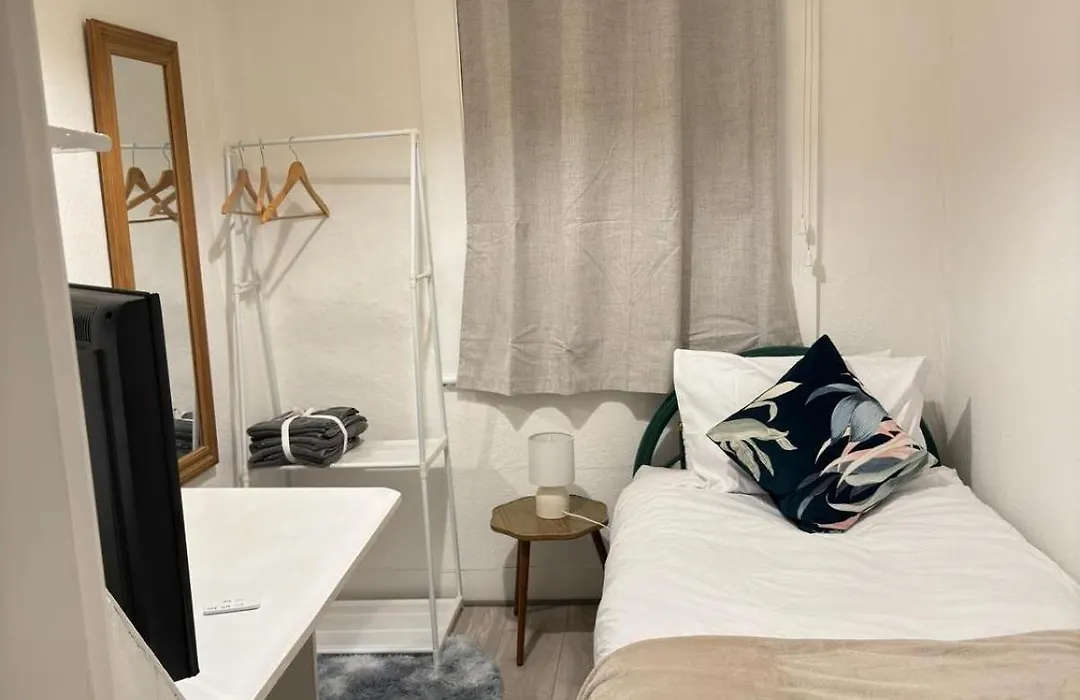 Cozy Single Room Near Station-1