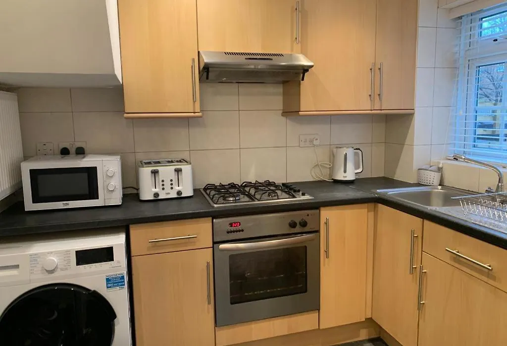 1-Bedroom Apartment In Balham With Free Parking - Near Tube Station-1